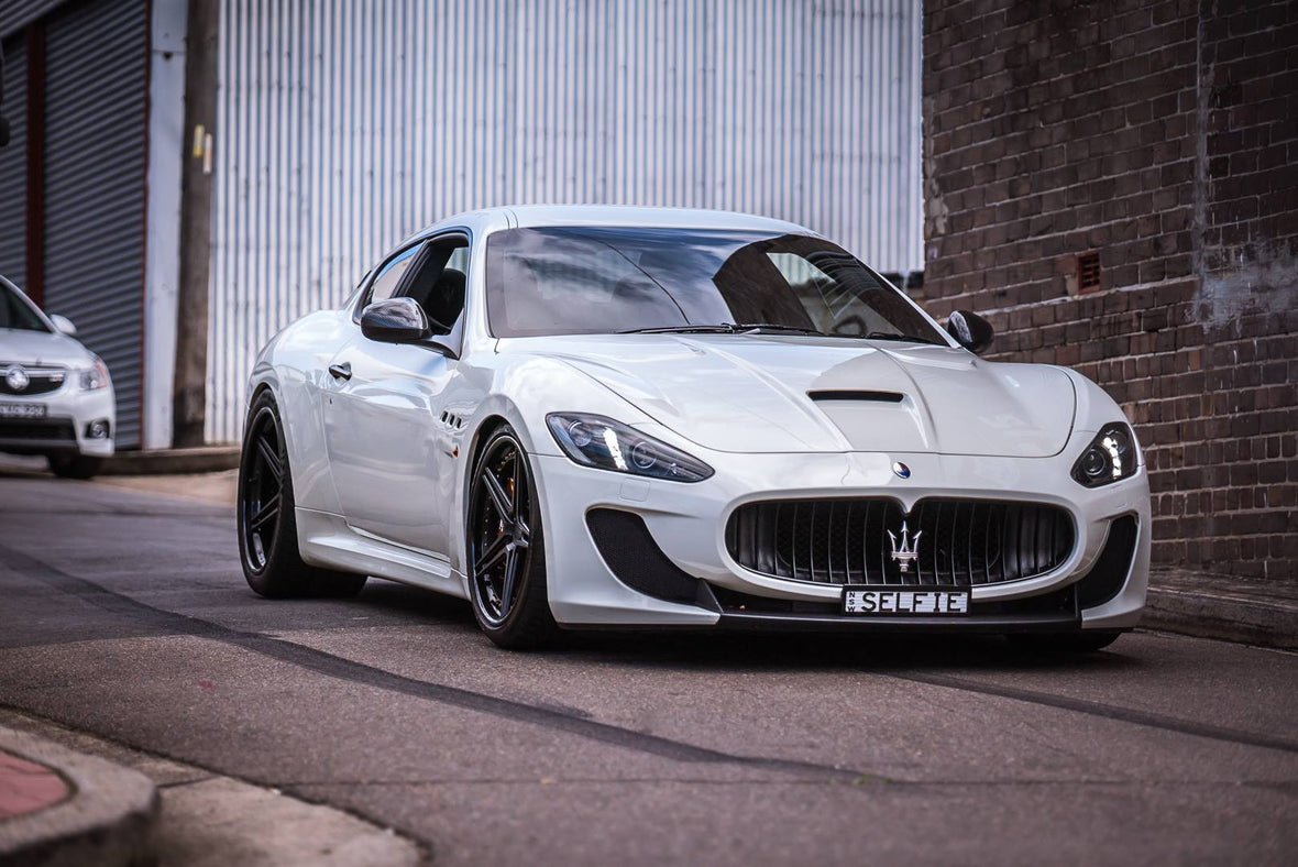 "But first, let me take a selfie!" - MODESARATI