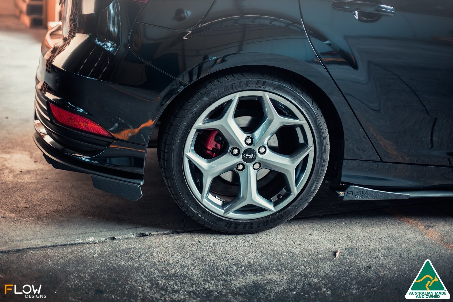 FLOW Designs  MK3.5 Focus ST (Facelift) Rear Spats Valance (Pair)