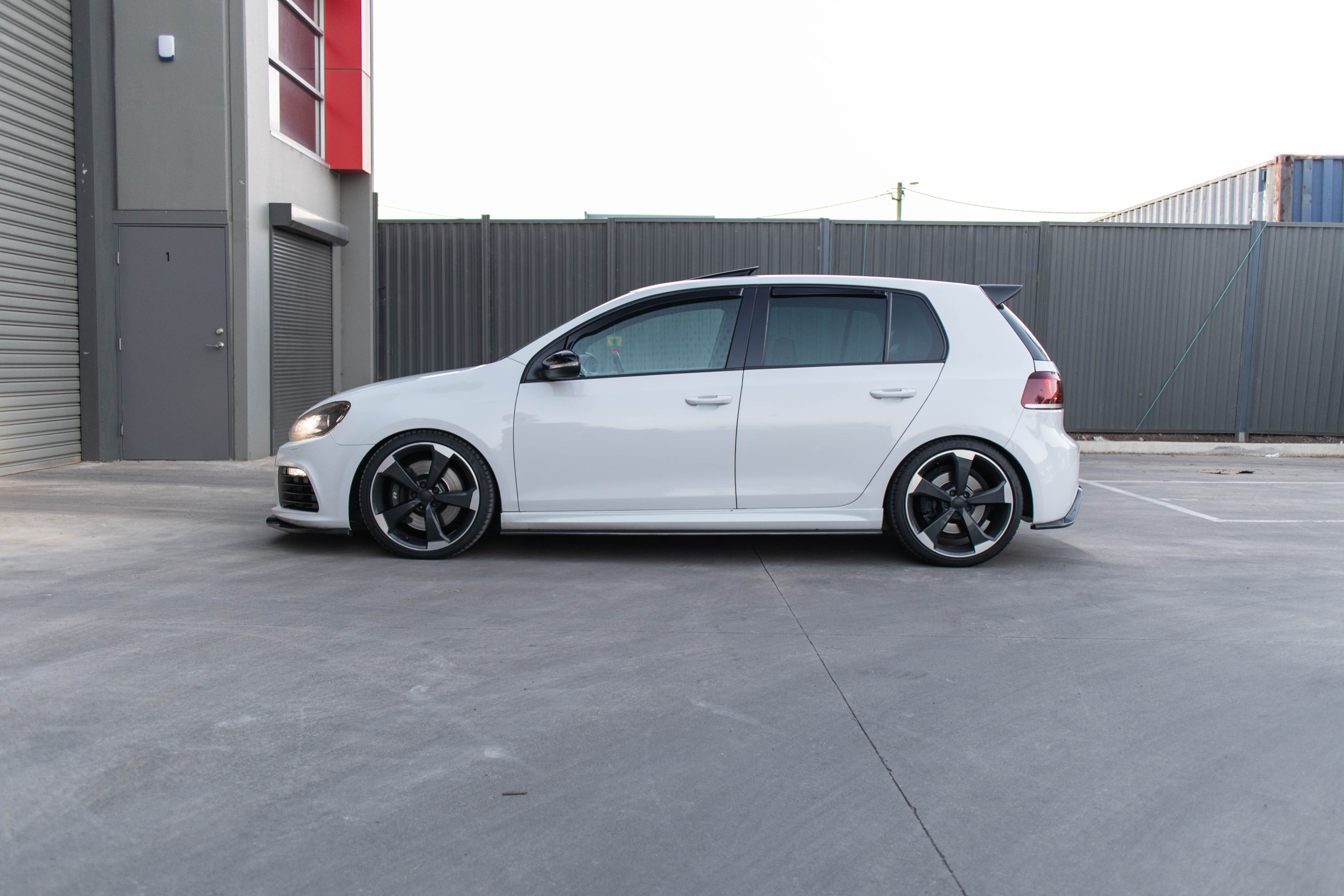 Zero Offset  MTC Design Style Side Skirts (Carbon Fibre) for Volkswagen Golf (MK6) - 2009-14 - MODE Auto Concepts